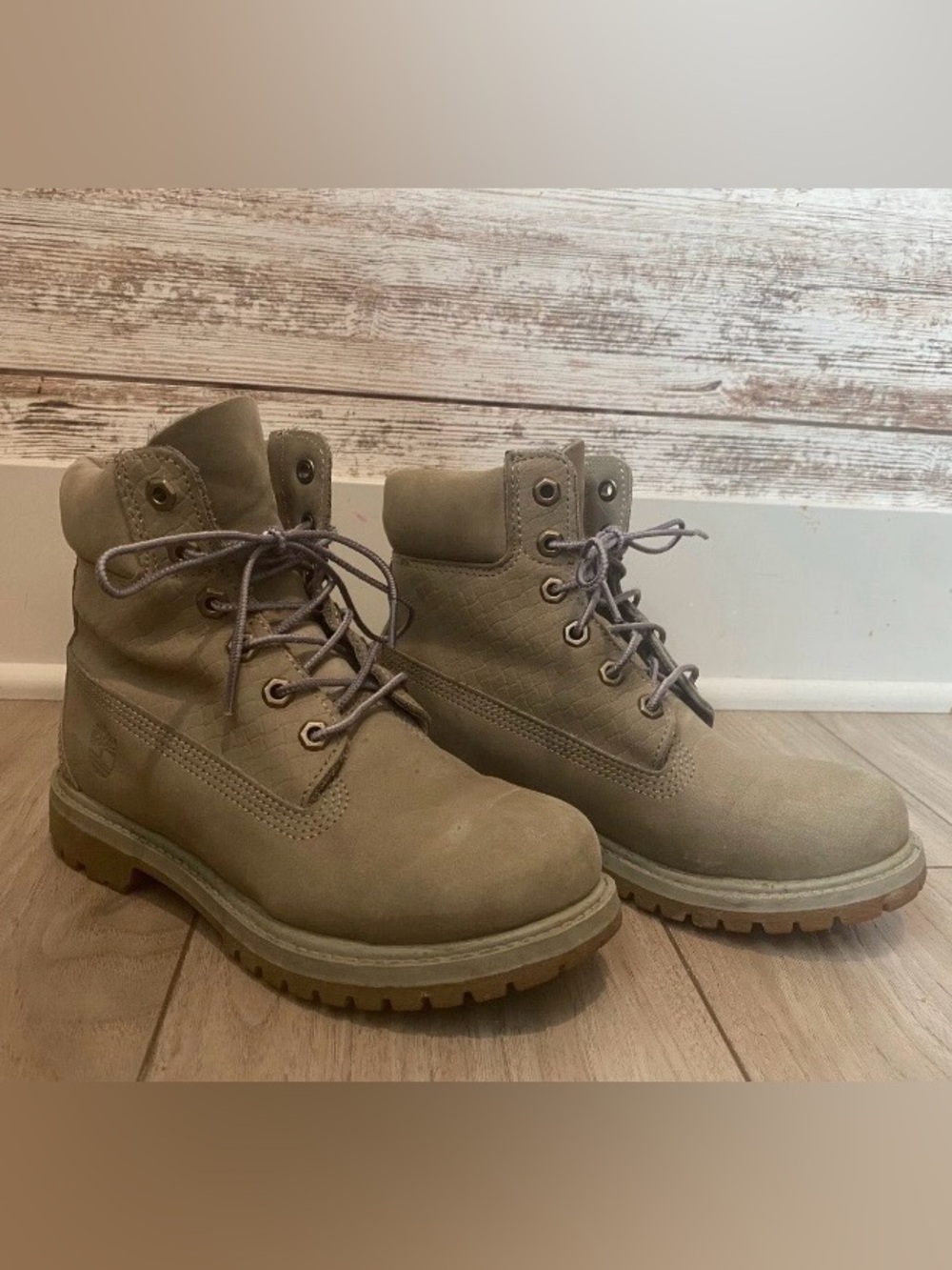 Classic Lace-Up Timberland Boots in Olive